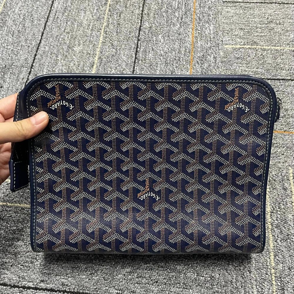 100% Authentic Goyard MM Leather Clutch Bag - Picture 2 of 13